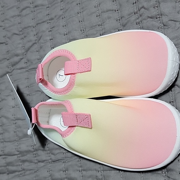 Child's and baby sized  beach slippers - Picture 2 of 7